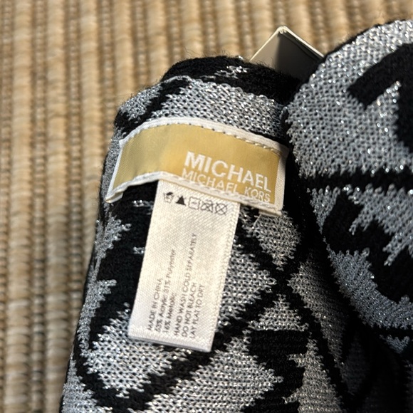 New MICHAEL KORS WOMEN DIAMOND METALLIC MK LOGO SCARF HAT SET BLACK SILVER - Picture 6 of 9